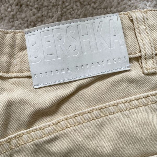 Short BERSHKA