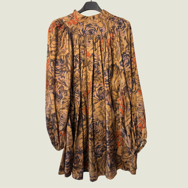 Top URBAN OUTFITTERS
