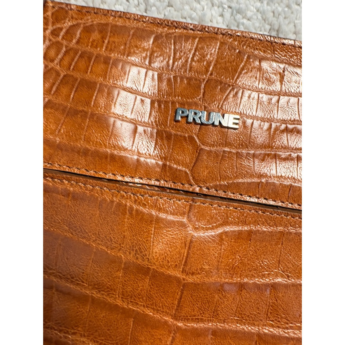 Cartera Prune